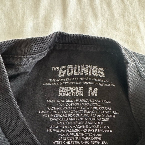 THE GOONIES MOVIE MEN’S SHORT SLEEVE GRAPHIC T-SHIRT SZ MEDIUM - Picture 5 of 11